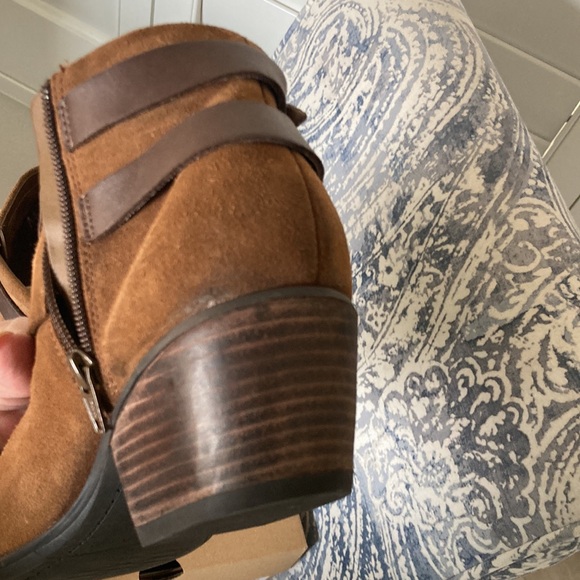 Clarks suede boots 9.5 - Picture 11 of 15